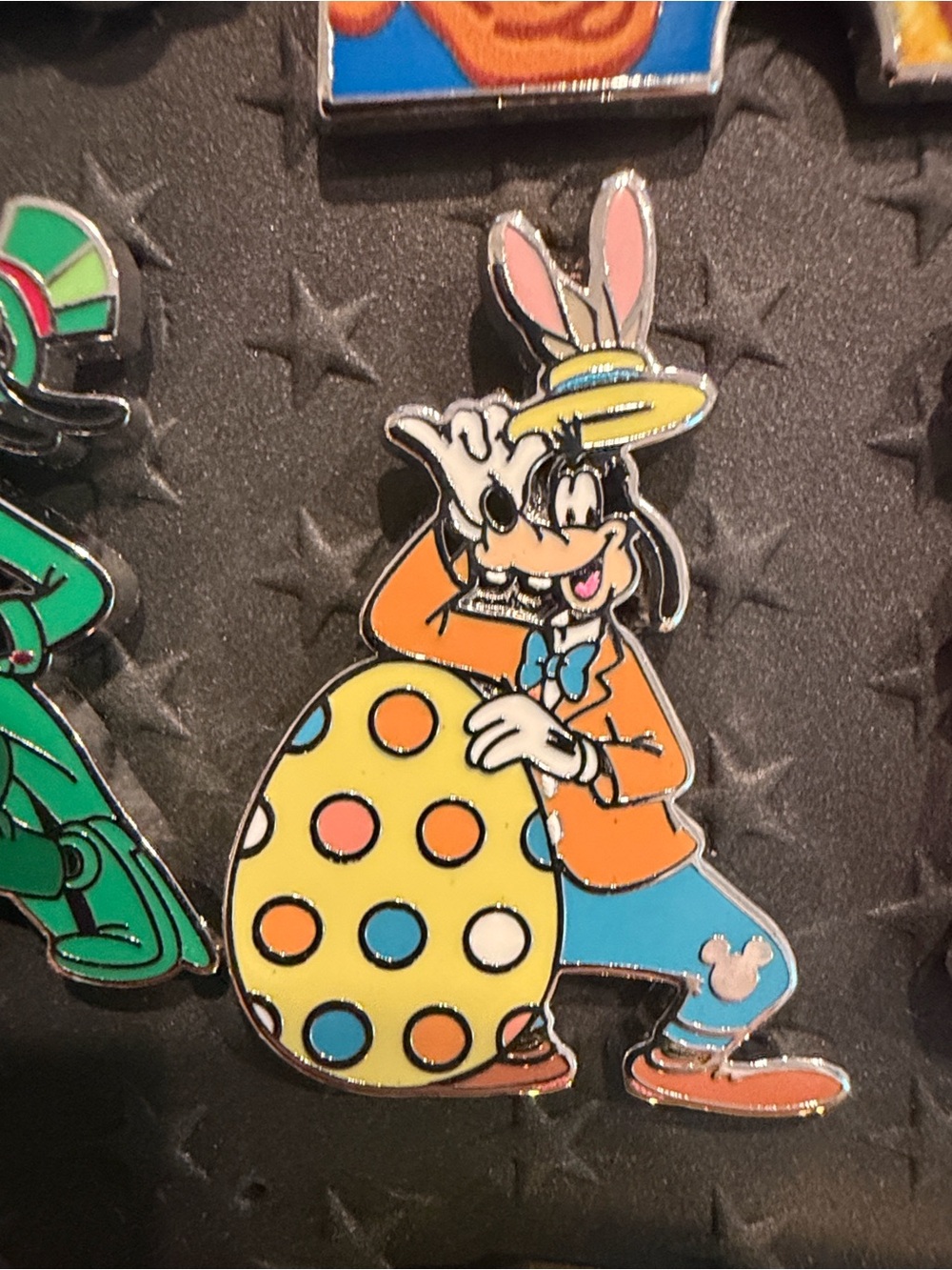Disney Hidden Mickey - Goofy Easter pin